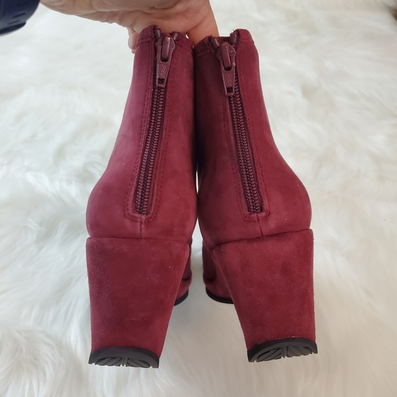 L'Amour Des Pieds 10 Mulberry Suede Wedge Booties - Picture 5 of 8